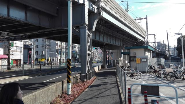 大通りを横浜駅方面へ